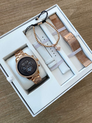Michael Kors Women Rose Gold  3 strap Smartwatch + Pulsera Gratis