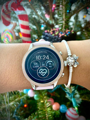 Michael Kors Women's Access Runway Black Dial Watch + Pulsera Gratis