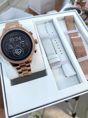 Michael Kors Women Rose Gold  3 strap Smartwatch + Pulsera Gratis