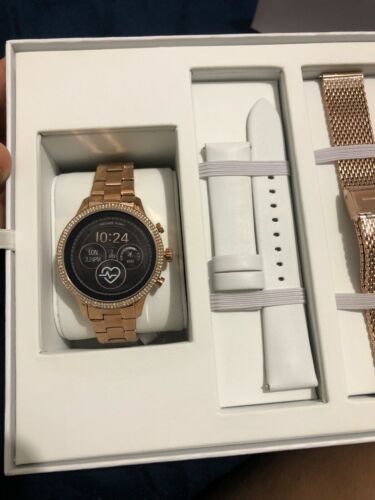 Michael Kors Women Rose Gold  3 strap Smartwatch + Pulsera Gratis